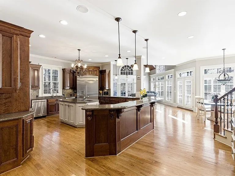 6335 Howell Cobb Ct — Photo 11