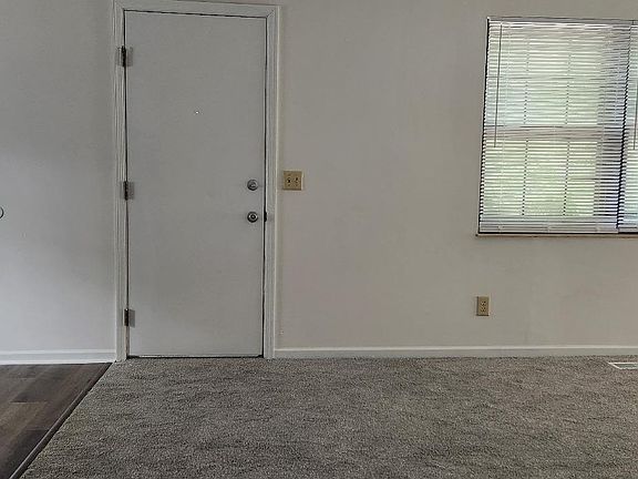 4th image of 2065 Sunset Dr