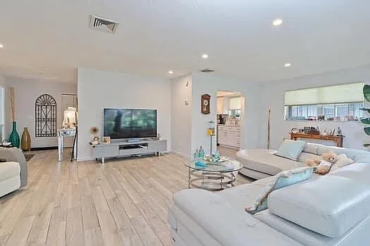 415 Pine Tree Ct #17 — Photo 5