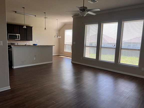 3rd image of 5615 Blackstone Dr