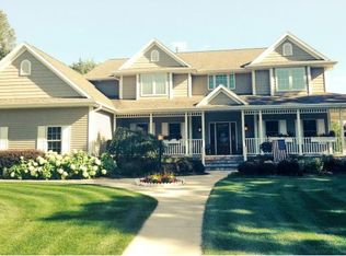 3190 Harbor Winds Dr, Suamico, WI 54173