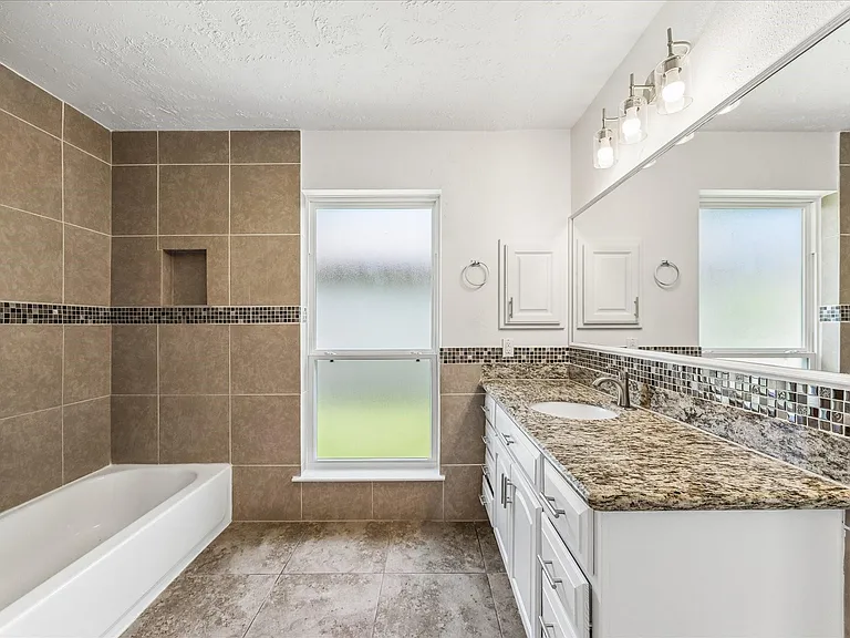 10111 Limewood Ln — Photo 10