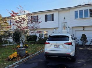 127 E 12th St, Huntington Station, NY 11746