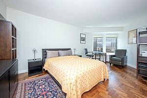 3rd image of 150 W 56th St APT 4712