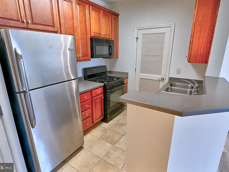 21216 McFadden Sq #108 — Photo 9