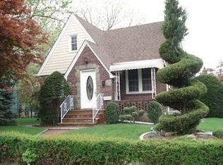 52 Todt Hill Rd, Staten Island, NY 10314