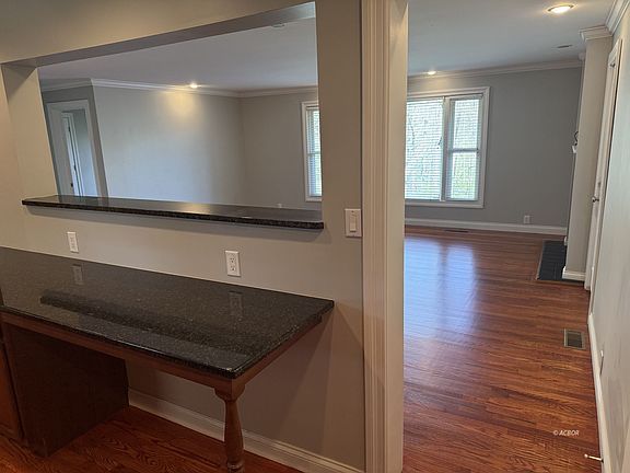 5th image of 16 Canterbury Dr