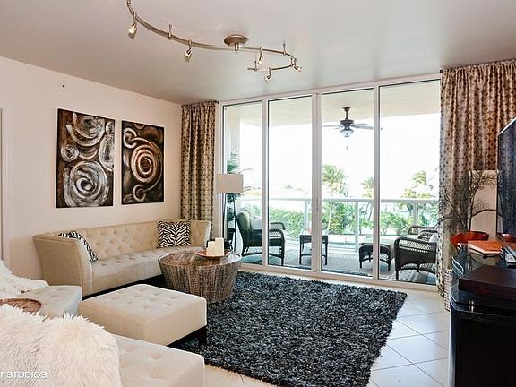 2nd image of 2650 Lake Shore Dr Unit 304