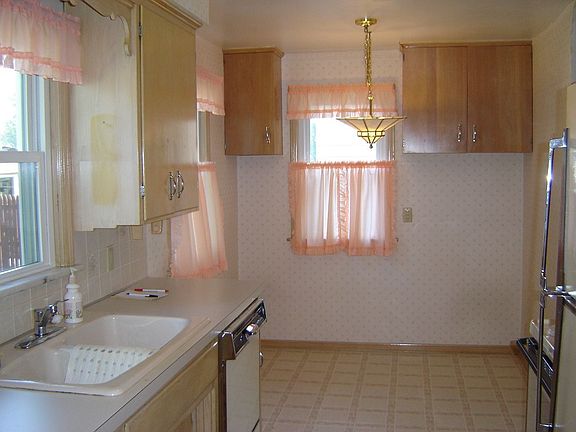 5th image of 8012 Parmenter Dr