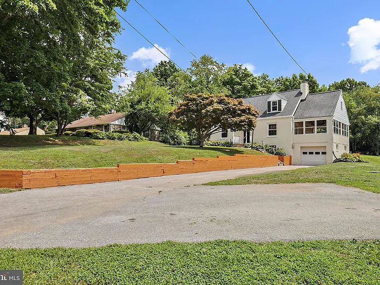 9223 Old Court Rd — Photo 3