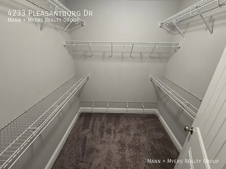 4233 Pleasantburg Dr — Photo 37