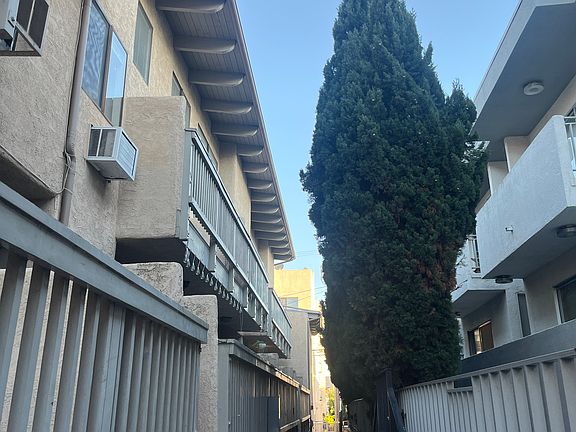 3rd image of 11826 Kiowa Ave APT 204