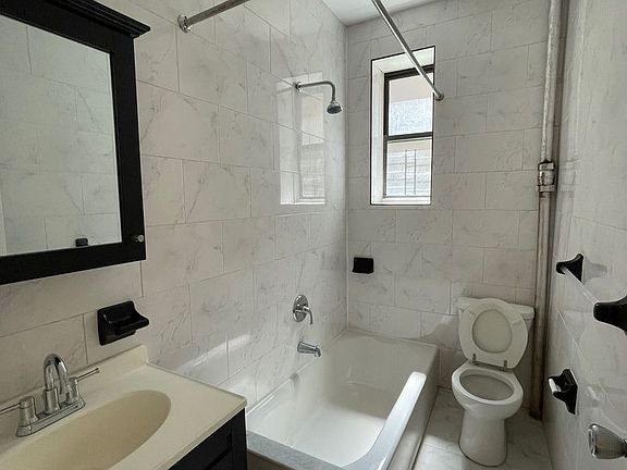 5th image of 2011 Newkirk Ave APT A8