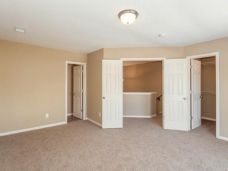 Parkway Oaks Townhomes and Duplexes — Photo 17