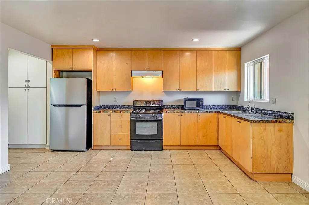 1 bed, 700 sqft, $1,800 — Photo 1