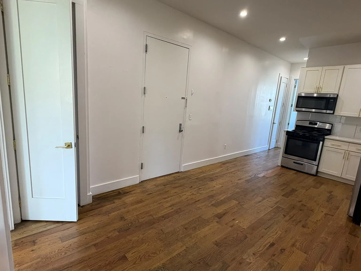 16 Lewis Ave — Photo 2