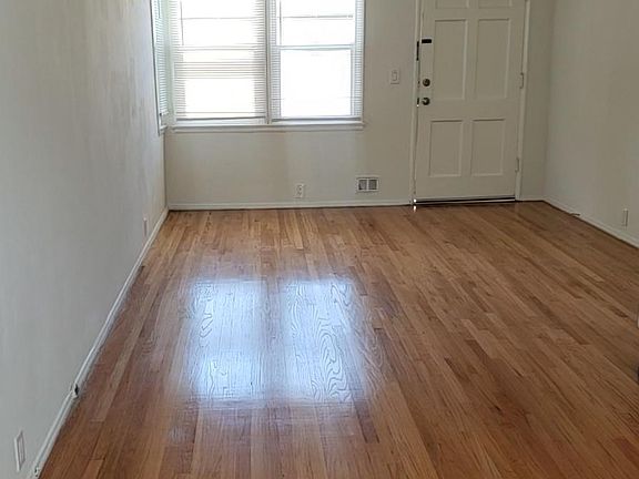 4th image of 2446 Ocean Park Blvd APT D