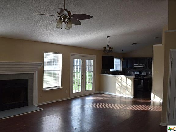 4th image of 702 Brazos Dr