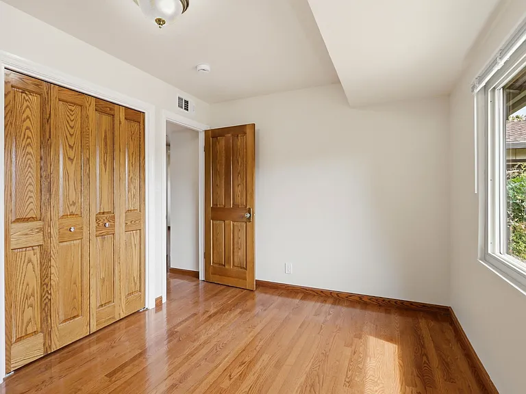 927 Lorne Way — Photo 30