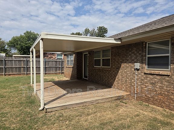 4th image of 904 E Hills Dr