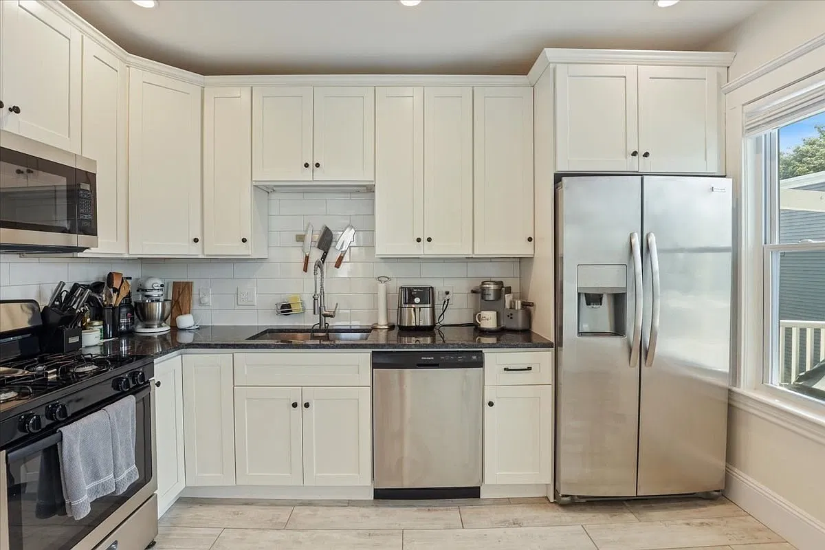 3 bed, 2.0 bath, 1250 sqft, $3,500 — Photo 4
