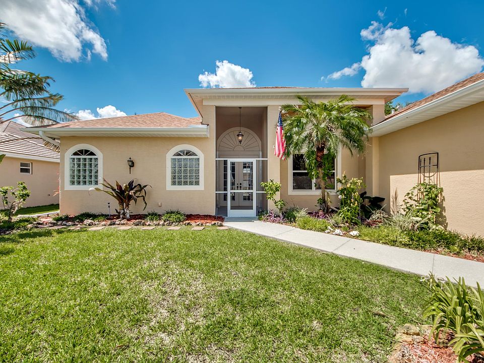 Beutiful gulf acces home on canal