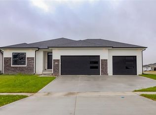 327 33rd St SE, Altoona, IA 50009