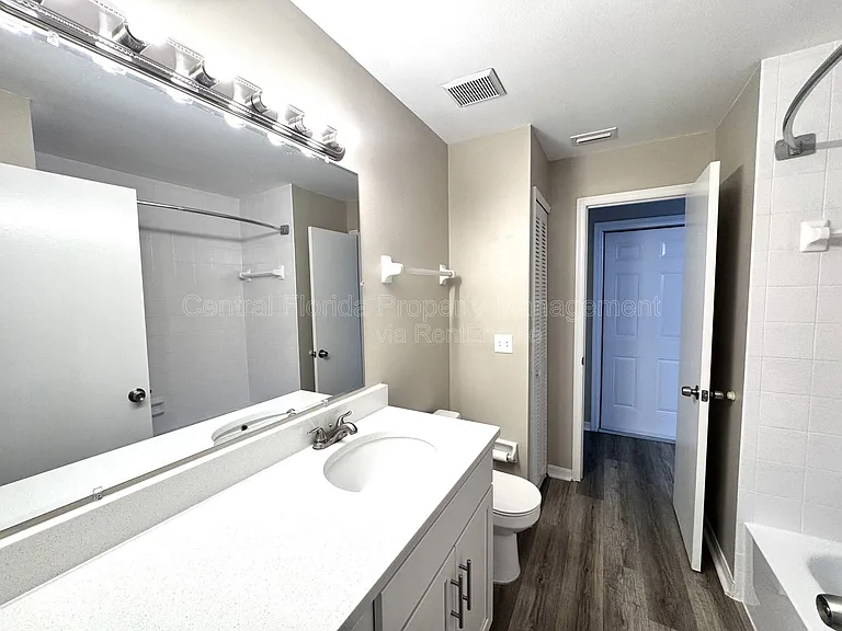 7305 Marseille Cir — Photo 10
