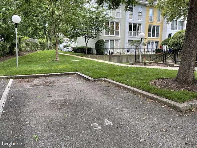 61 G St SW #B — Photo 37