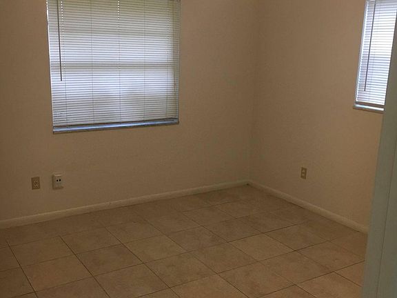 4th image of 3069 Jackson Ave