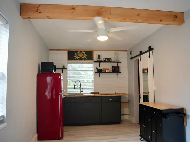 3005 Saxon Dr — Photo 3