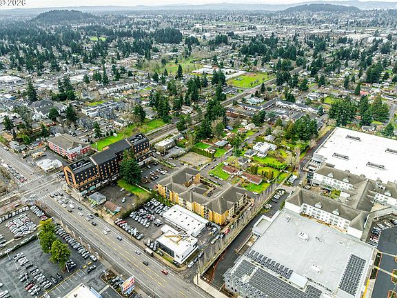 4th image of E Burnside St