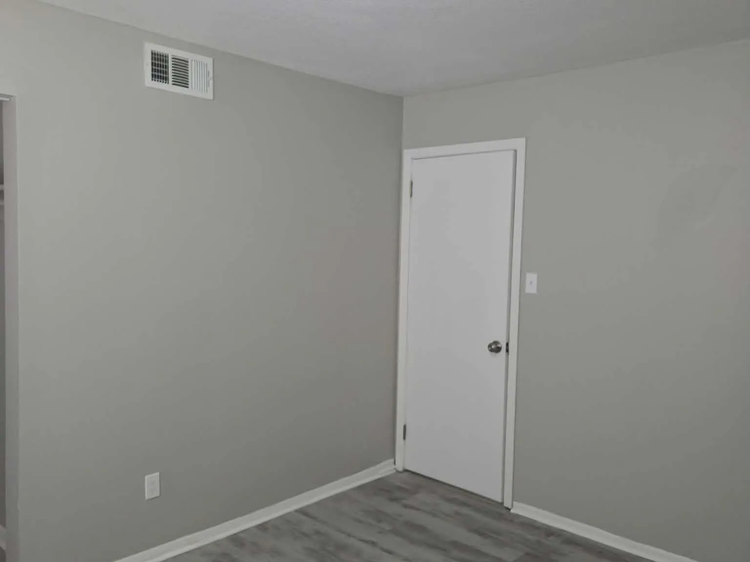 Baytree Manor Apartments — Photo 1