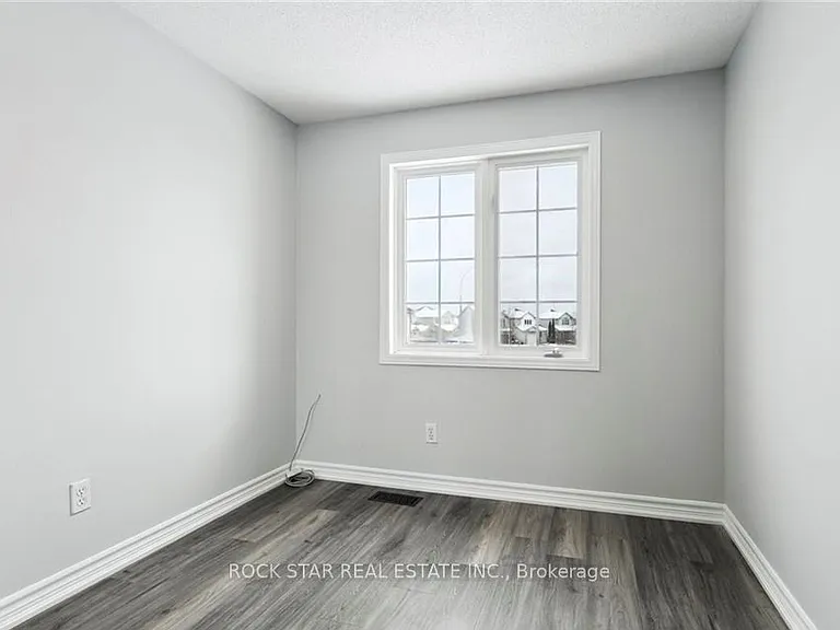 159 Henhoeffer Cres — Photo 21