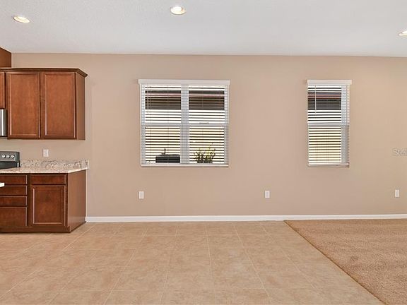 4th image of 563 Meadow Pointe Dr