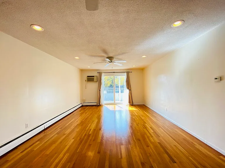 50 Green St #209 — Photo 2