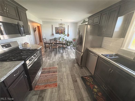 5th image of 511 Edison St