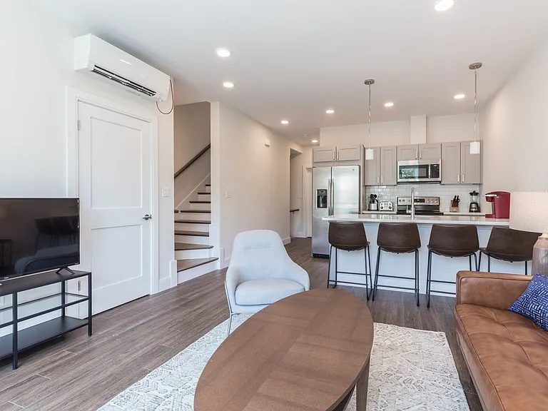133 Marcella St #2B — Photo 2