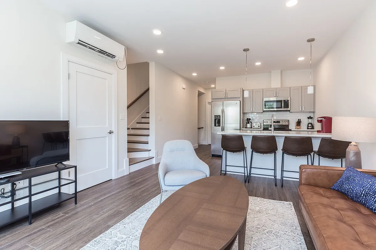 Building Photo - 133 Marcella St #2B