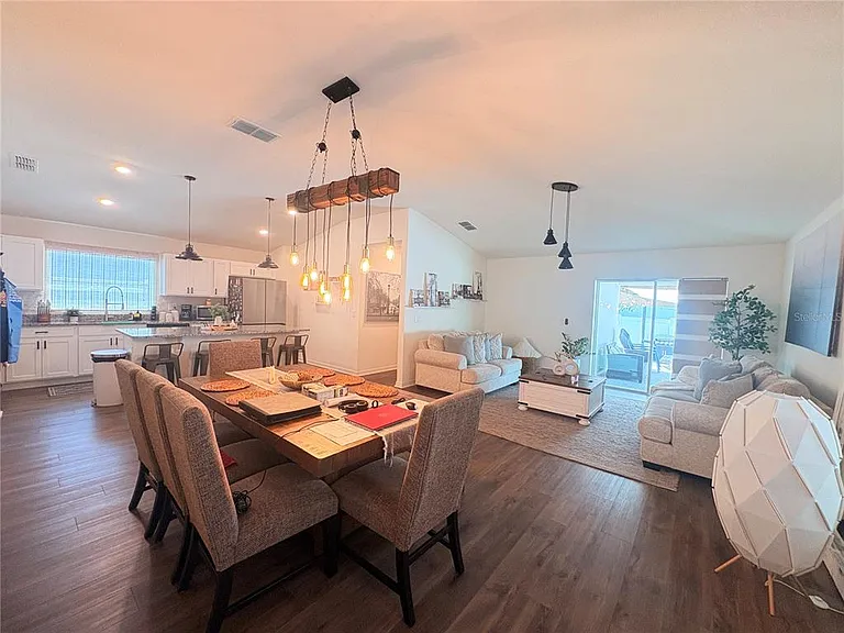 1084 Papaya Cir — Photo 9