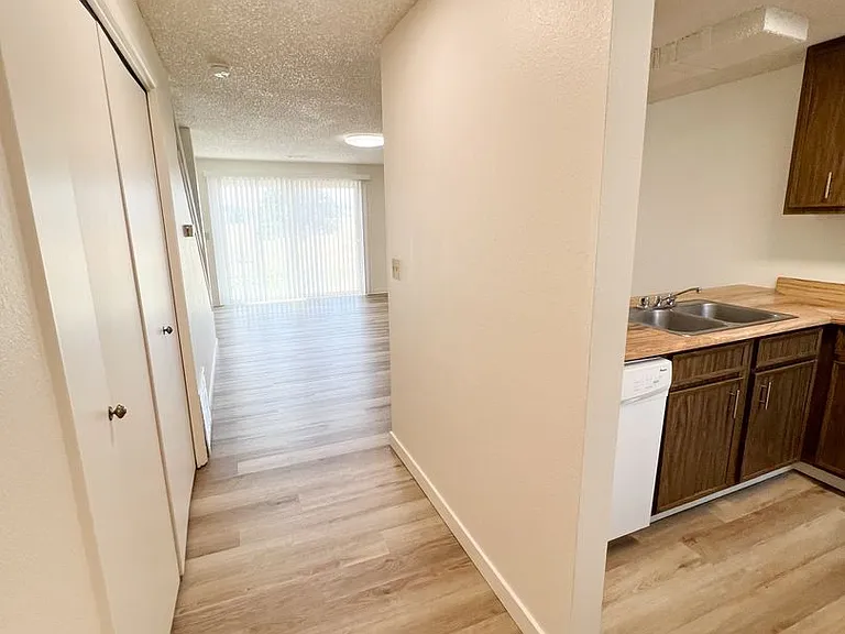846 Homedale Rd — Photo 11