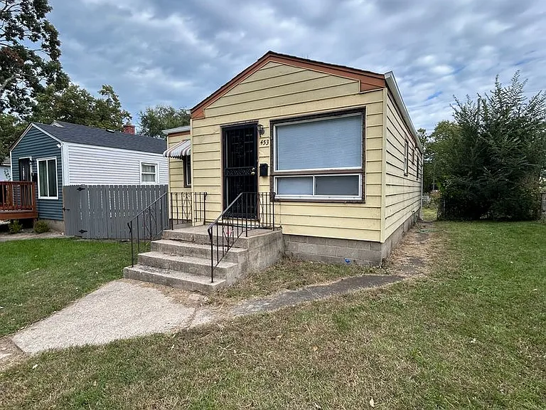 453 Hovey St — Photo 1