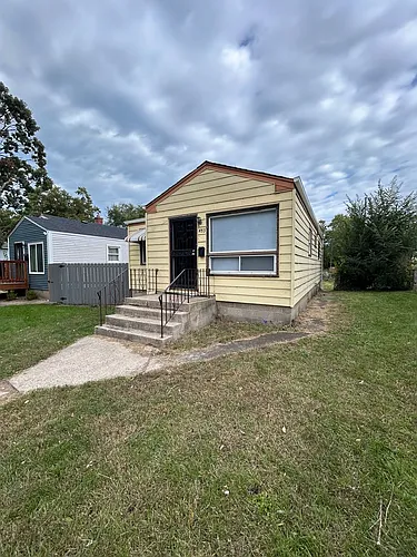 453 Hovey St Photo 1