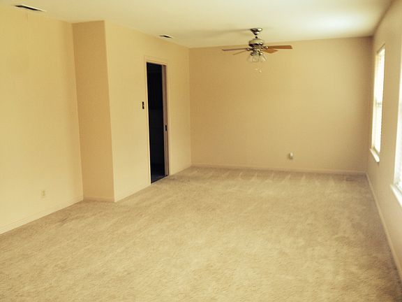 living/dining room area