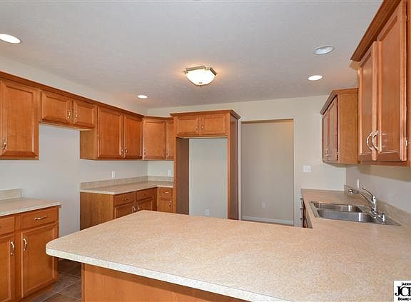 2nd image of 281 Bryant Blvd