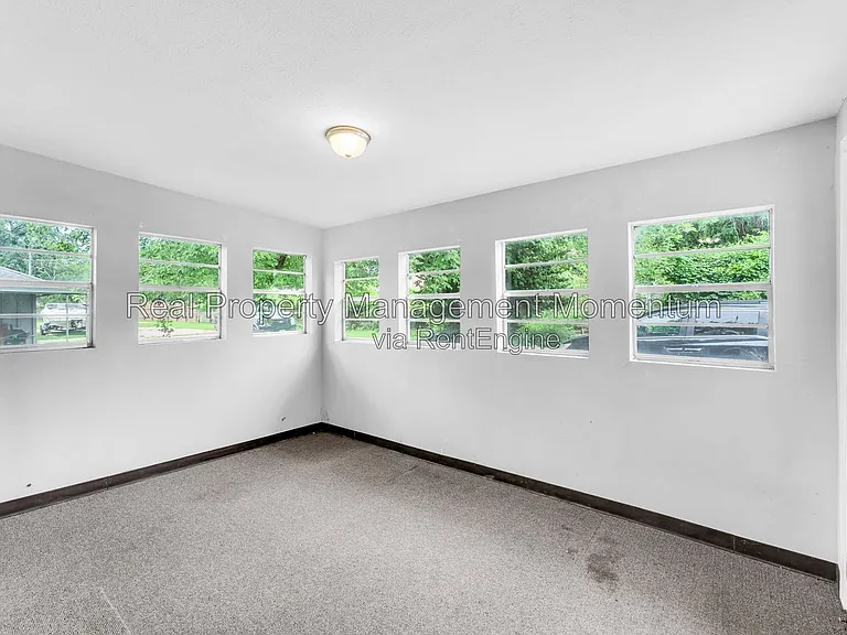 2105 S Barcliff Ave — Photo 20