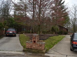 5976 Naneva Ct, West Bloomfield, MI 48322