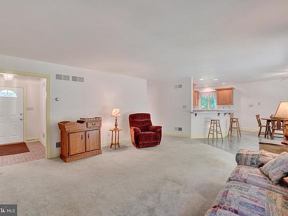 3rd image of 176 Falmouth Rd