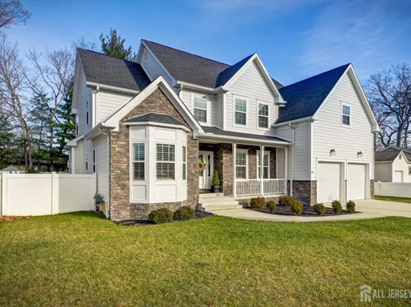 28 Clayton Ave, Monroe Township, NJ 08831