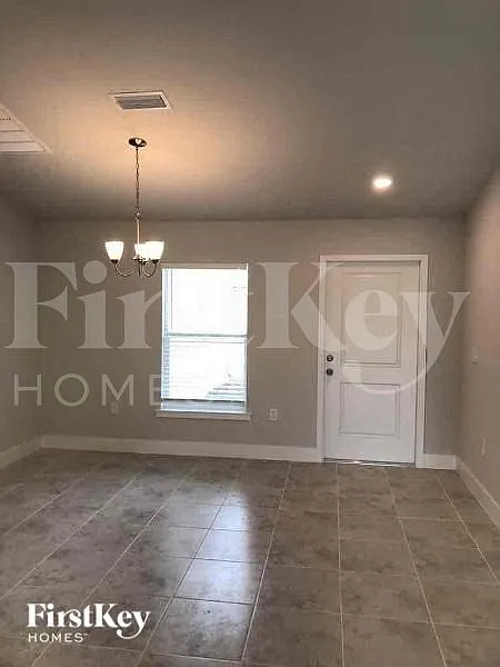 4 bed, 2.0 bath, 1744 sqft, $1,895 — Photo 3